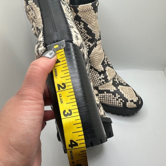 NEW Vince Camuto Erettie Black White Snake Print High Block Heel Booties 7.5M - Picture 11 of 13